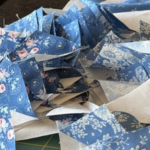 Something blue - vi er i gang med å sy med stoffene