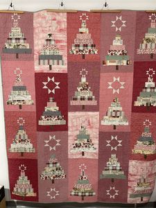 En flott quilt med juletrær og stjernerblokker