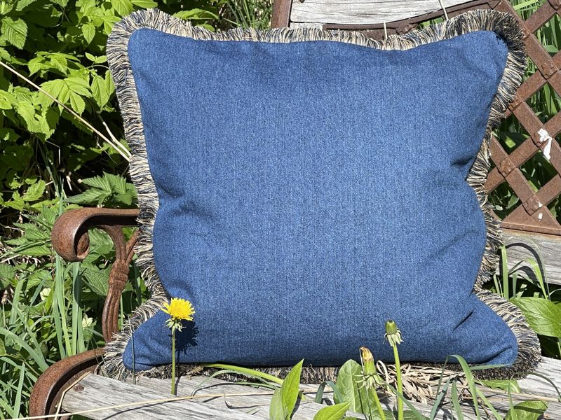 til inspirasjon - pute sydd i jeans-stoff
